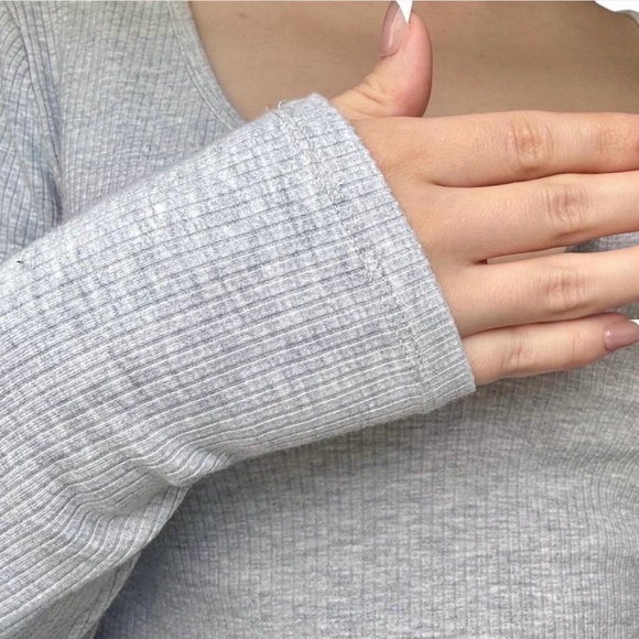 Garage Heather Grey V-Neck Long Ribbed Sleeve Top, Size S - Picture 5 of 6